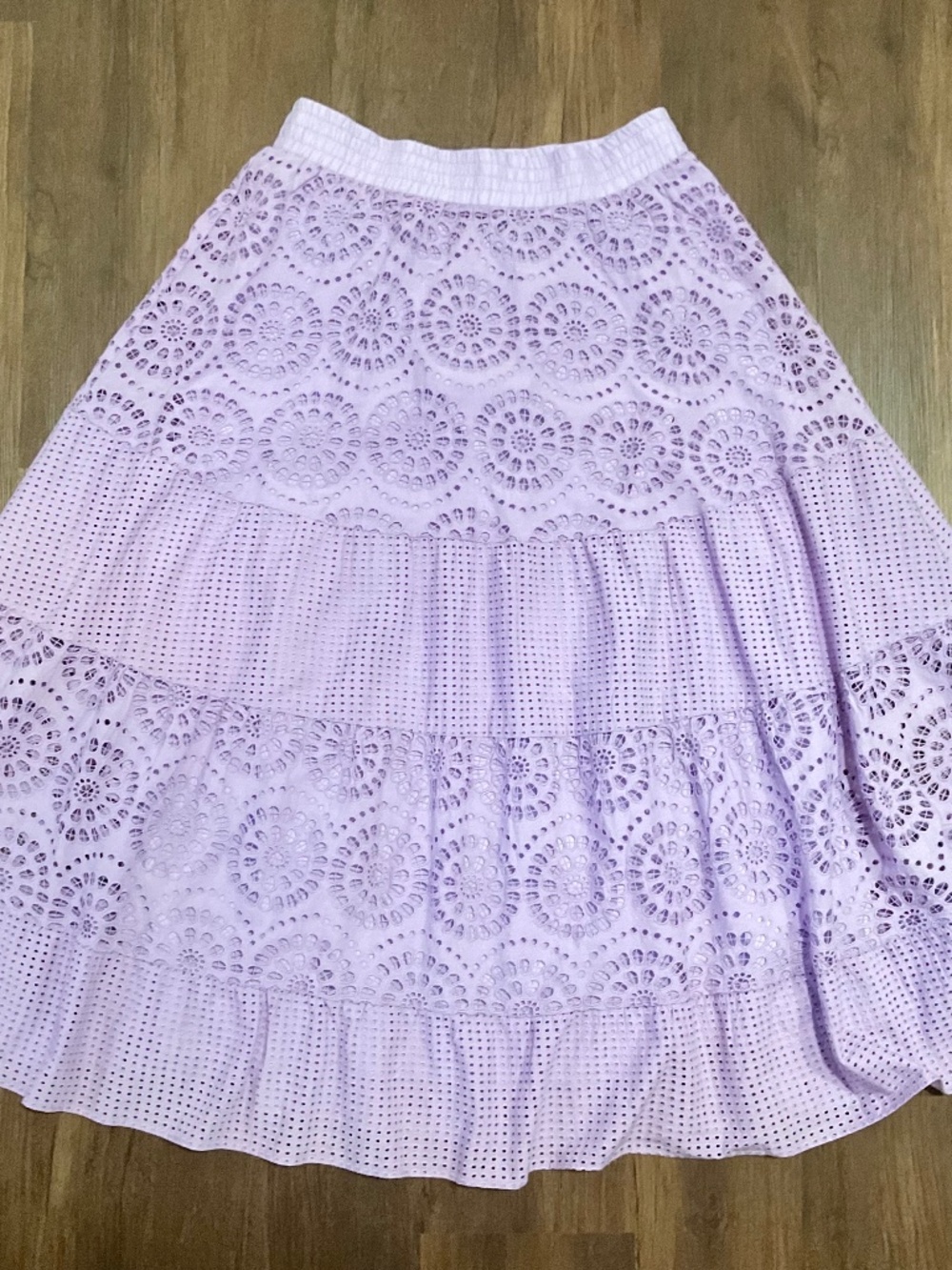 Alice and Olivia sz12 lilac midi eyelet skirt
